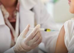 Aplicación de vacuna de dosis infantil, en una imagen referencial.