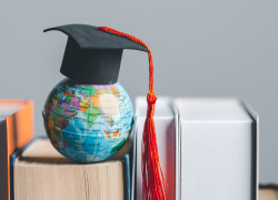 El programa de becas Globo Común ofrece acceso a formación nacional e internacional durante todo el año.