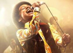 El biopic de Michael Jackson llega a cines tras años de cambios en su producción.