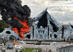 Un incendio destruyó el escenario principal de Tomorrowland a dos días del inicio oficial del festival en Bélgica.