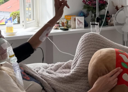 Bella Hadid compartió fotos desde el hospital y generó alarma en redes sociales.