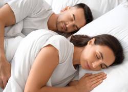 Dormir en pareja influye en la salud, el descanso y la conexión emocional.