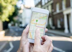 Imagen que representa una búsqueda con celular.