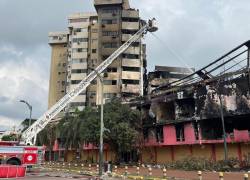 Imagen de cómo quedó el edificio Multicomercio ubicado en el centro de Guayaquil.