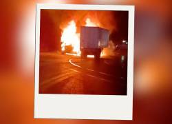 Incendio tras choque en la vía Alóag.