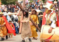 Imagen de procesión de Semana Santa realizada en Cuenca en abril del 2025. Esta es una de las celebraciones religiosas más importantes en Ecuador.