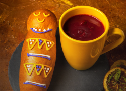 Colada morada cn guagua de pan.