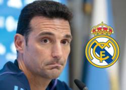 Lionel Scaloni junto al escudo del Real Madrid.