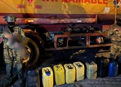 Ejército decomisó 1.650 galones de diésel que se almacenaban en una vivienda en Guayas
