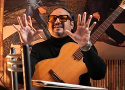 Xavier Muñoz descubrió su pasión por la música cuando tenía apenas siete años, grabando jingles para radio y televisión.