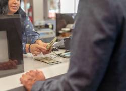 Foto referencial de atención bancaria. Te contamos sobre los horarios y puntos de atención durante este feriado.