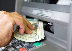 El bono puede ser retirado también a través de cajeros automáticos siempre y cuando el beneficiario haya inscrito una cuenta bancaria.