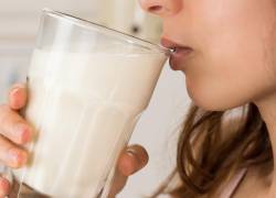 Los hábitos de consumo están migrando hacia otras categorías totalmente distintas a la leche. (foto referencial)