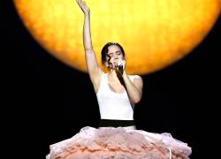 Rosalía inició su gira “LUX TOUR” con un concierto en Lyon, Francia.