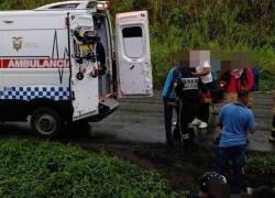 Tres fallecidos y 16 heridos tras el volcamiento de un autobús en Quevedo, Los Ríos