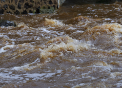 Río desbordado, en una fotografía referencial.