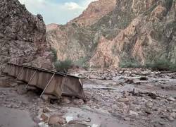 Fotografía publicada por Grand Canyon National Park en su cuenta oficial de Facebook que muestra los daños tras las inundaciones repentinas en el Parque Nacional del Gran Cañón con 15 desaparecidos y decenas de evacuados.