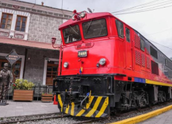 La ruta Alausí–Sibambe, conocida como Nariz del Diablo, reabrió oficialmente sus operaciones.