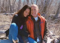 Bruce Willis ya no vive en su hogar: su esposa confirmó su traslado a una residencia médica.