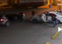Video capta asalto que sufren policías cuando estaban dentro de un patrullero en El Triunfo
