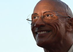 Dwayne Johnson sorprendió con una silueta más delgada en el Festival de Venecia.