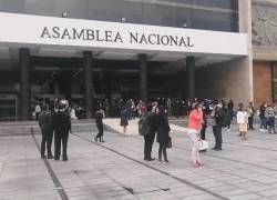 Legisladores y personal son evacuados de la Asamblea por amenaza de bomba