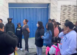 Padres de familia exigen justicia para una veintena de niños que habrían sido abusados por el conserje.