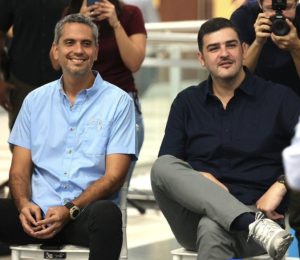 En la foto aparecen Raúl Chávez y Aquiles Alvarez, ambos procesados por el caso Goleada.
