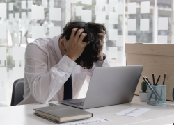 Más de 5.000 funcionarios públicos fueron despedidos en Ecuador y el bono de desempleo aparece como un salvavidas económico.