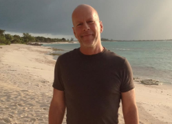 Emma Heming Willis reveló cómo enfrenta el cuidado de Bruce Willis tras el diagnóstico de demencia frontotemporal.