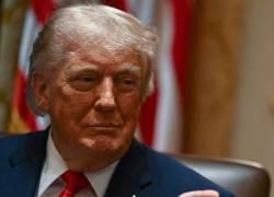 Donald Trump reacciona durante una reunión de gabinete en la Casa Blanca en Washington. Una iniciativa republicana propone que el actual presidente estadounidense sea el rostro de un nuevo billete de USD 250.