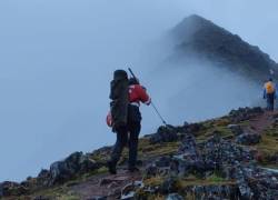 Rescate de montañistas alcanzados por una descarga eléctrica en el volcán Corazón.