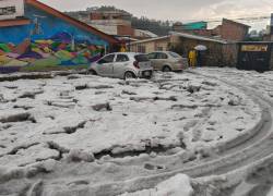 En algunos sectores de Tulcán se estima que el granizo superó los 10 centímetros.