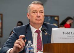 El director interino del Servicio de Inmigración y Control de Aduanas de Estados Unidos, Todd Lyons, testifica durante una audiencia presupuestaria del Departamento de Seguridad Nacional (DHS) en Washington, D.C., EE. UU., el 16 de abril de 2026.