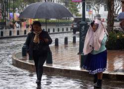Imagen realizada en la ciudad de Cuenca que retrata un día lluviosos en Ecuador. Hoy 9 de febrero del 2026 el pronóstico del clima según el Inamhi indica días de tormentas.