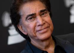 El cantante de 82 años reveló en sus redes sociales su versión de los hechos.