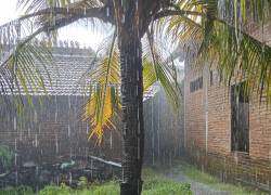 Dos provincias del Ecuador se verán afectadas por lluvias intensas advirtió el INAMHI.