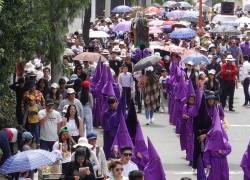 Imagen del vía crucis de la parroquia Turi en Cuenca que popularmente se realiza en Semana Santa, en el feriado nacional de Viernes Santo.