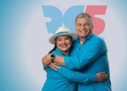 En la foto aparecen la legisladora Annie Muñoz y el expresidente Rafael Correa.