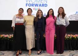 Samay Quinatoa, Cinthya Palomeque, Belén Martínez, Alejandra Noguera y Tammy Caamaño compartieron sus historias en un espacio que puso en valor el liderazgo femenino desde la experiencia real.