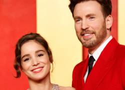 Chris Evans y Alba Baptista dieron la bienvenida a su primera hija, Alma Grace.