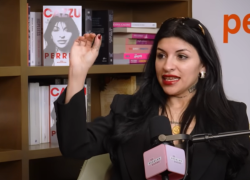 Cazzu confesó que lleva más de un año esperando un permiso para viajar con su hija Inti.