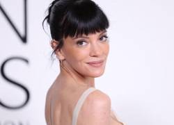 Lily Allen habló con humor sobre sus gastos excesivos durante una conversación en el podcast Miss Me, donde reconoció su afición por las compras de lujo.