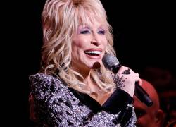 La hermana menor de Dolly Parton pidió oraciones por la salud de la cantante, generando preocupación entre sus fans.
