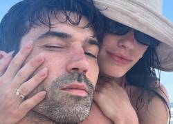 La pareja confirmó su compromiso con un posteo conjunto en Instagram.