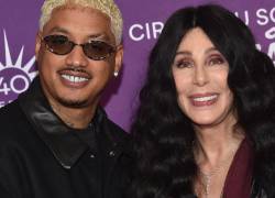 Cher confesó que se encuentra muy feliz en su relación pese a las críticas por la diferencia de edad.