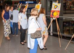 Como parte de la campaña de Fasinarm, 'El sol sale para todos', se inauguró una galería de arte en City Mall (Guayaquil) en la que se realizó una muestra de la creatividad de los estudiantes de la fundación.