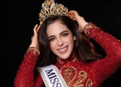 Fátima Bosch sufrió percance en desfile de Ambato, Ecuador.