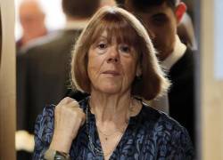 Gisèle Pelicot saliendo del tribunal penal de Aviñón, en Francia, el 23 de octubre de 2024.