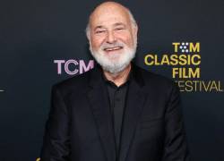 El actor era padre de tres hijos junto a su esposa Michele Singer, y padre adoptivo de la hija de su primera esposa.